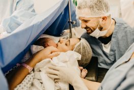 canva-woman-giving-birth