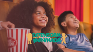 Defensoria com a Meninada leva crianças acolhidas ao cinema para falar sobre direitos